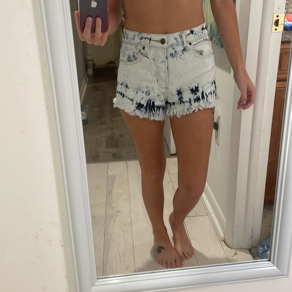 Guess high waist distressed acid wash shorts size 25
